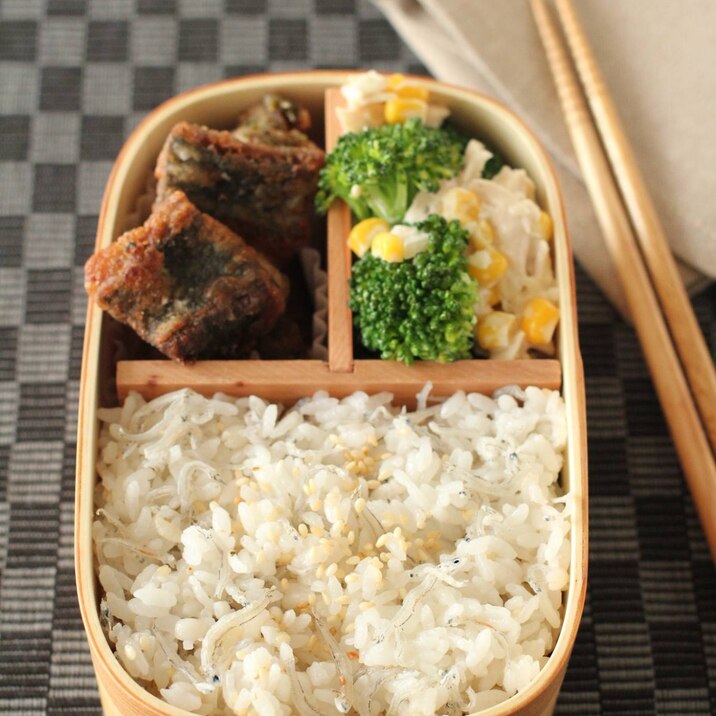 ［投稿レシピコラボ弁当］ごまじゃこサンドのり弁